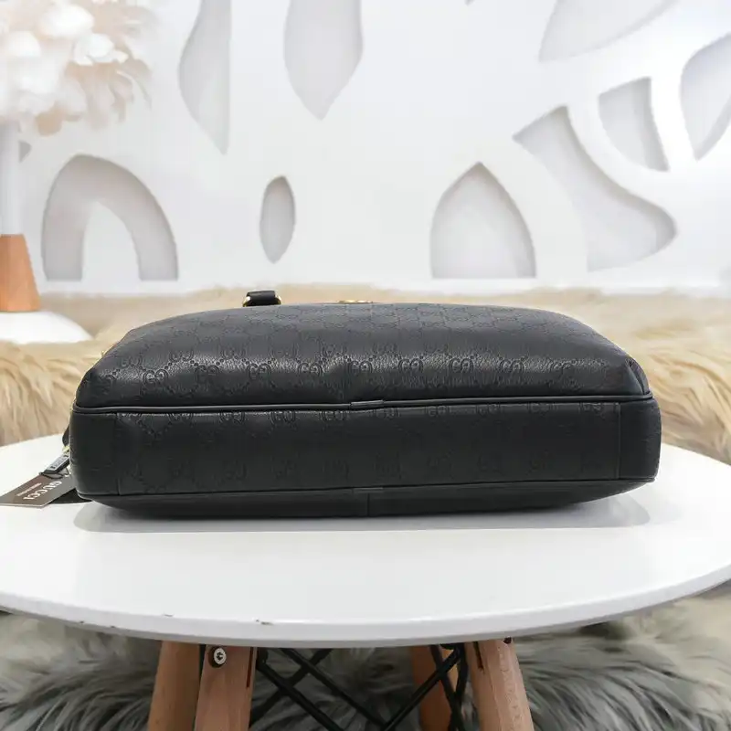 G*u*i s bags 2110yz0010