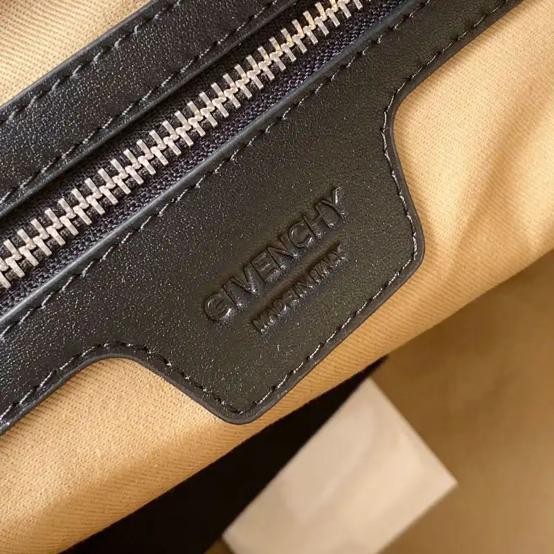 Givenchy Bag 2209SW0048