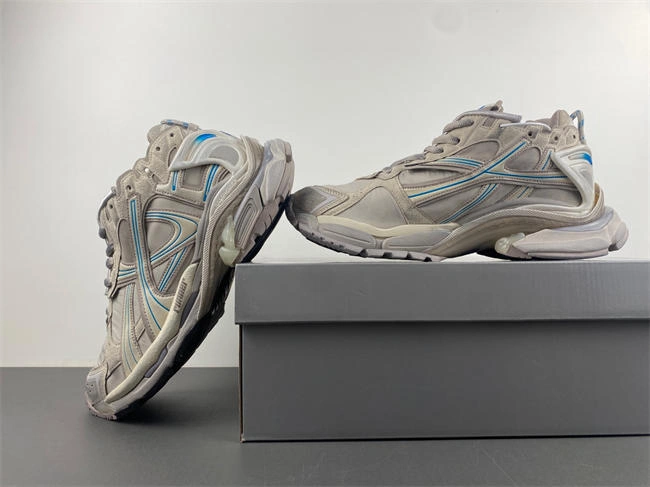 Balenciaga  772774-W3RNY- Snug 4301