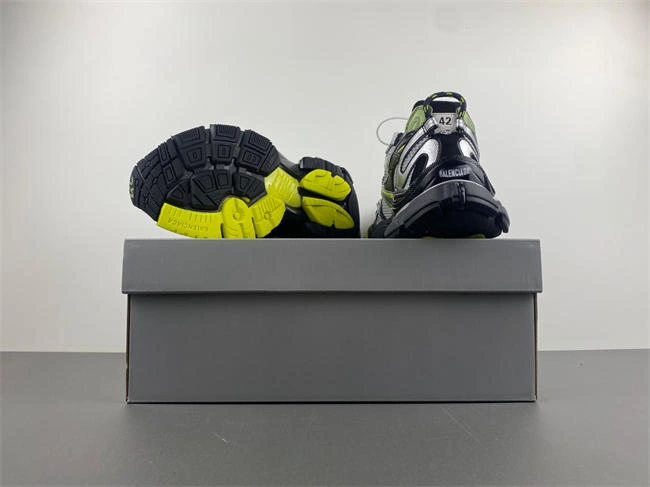 Balenciaga 779066-W3RBXP- TravelReady 4300