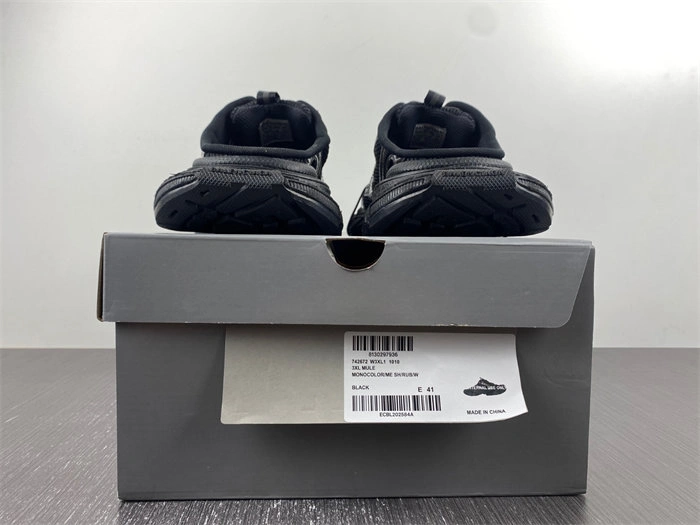 Lightweight Balenciaga 742672 W3XL1 4385