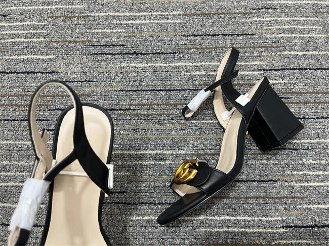 minimalist G*u*i pump 535