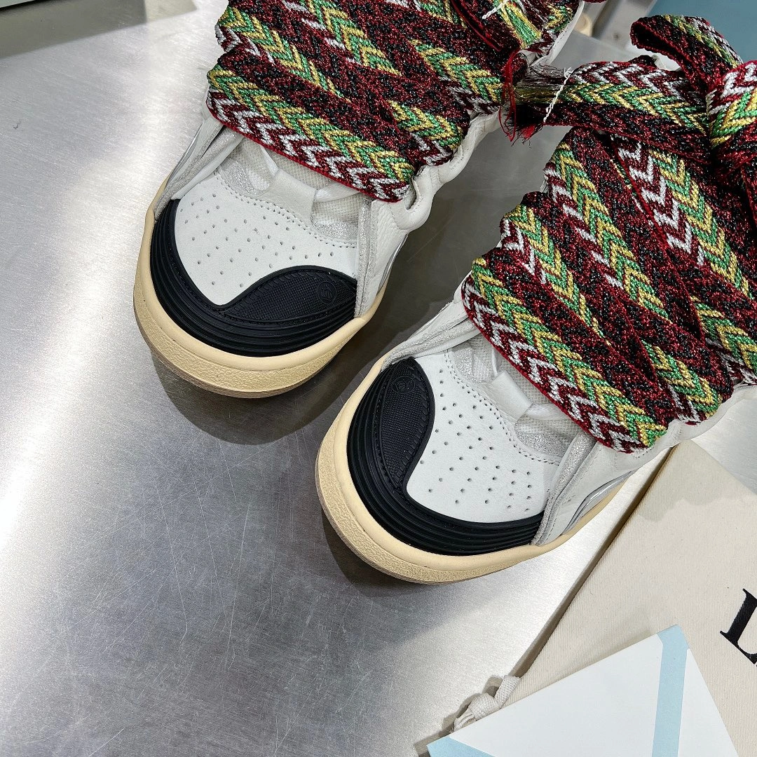 MoistureWicking Lanvon Leather Curb 858