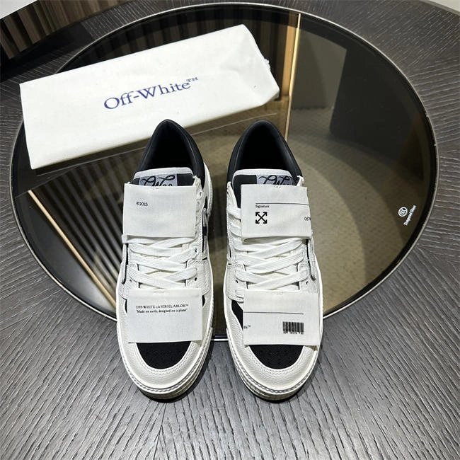 Durable Off-White Sneaker 3103