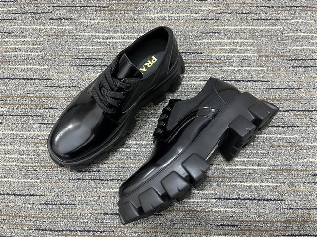 Prada Loafer Minimalist 3336