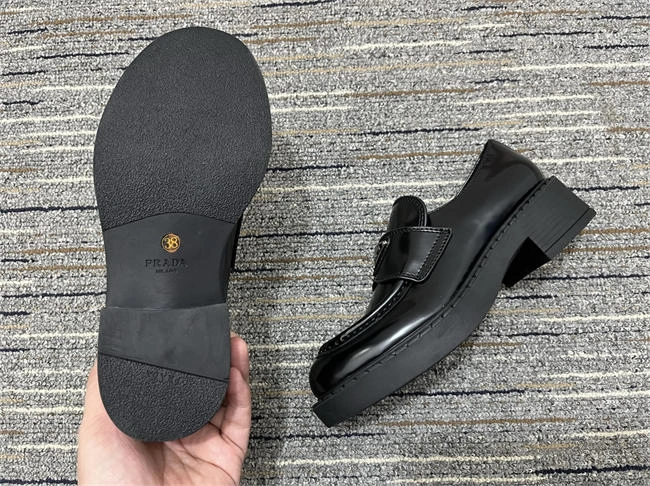 Breathable Prada Loafer Women 3340